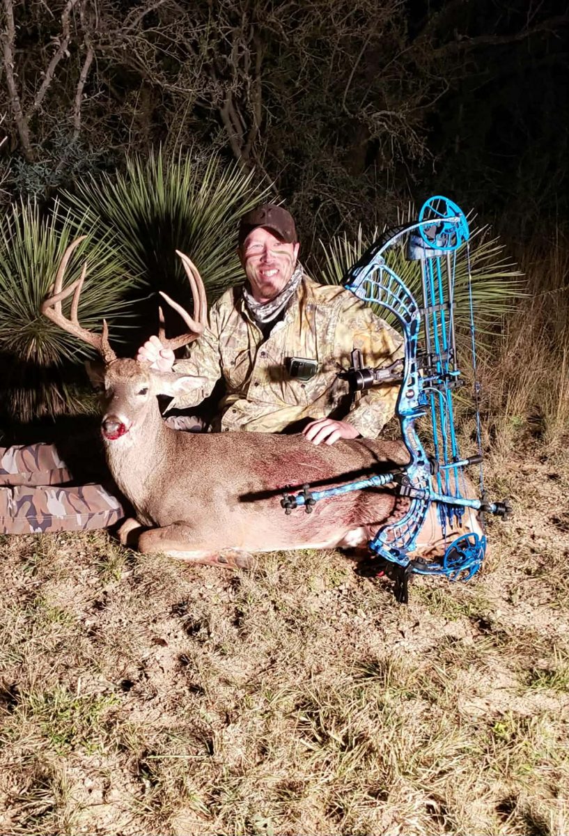 Whitetail buck taken at night with Orranni blue carbon arrows and a matching blue bow