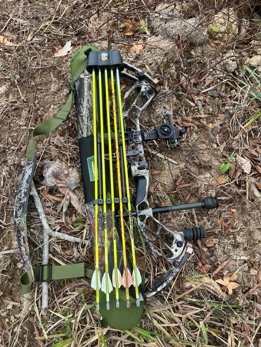 Flo-yellow arrows with blood on the quiver
